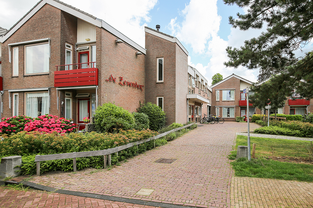 Zevender_voorzijde ingang aan de straatzijde